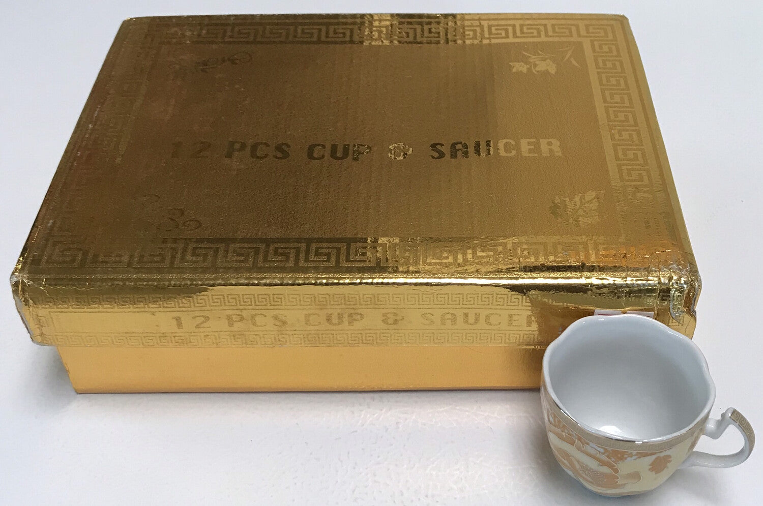 12 pcs cups & saucers gold box