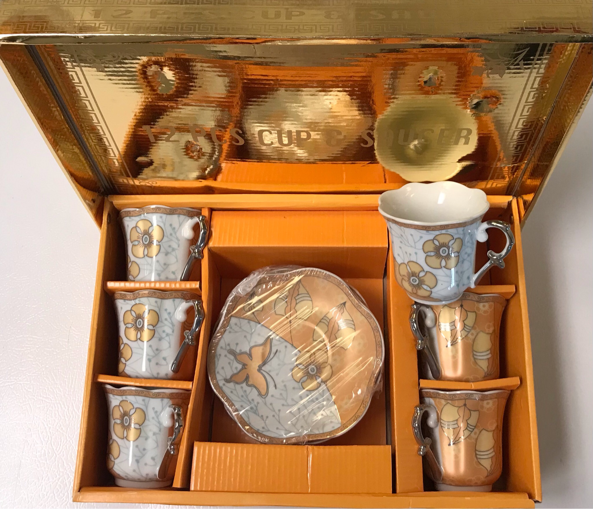 12 pcs cups & saucers gold box