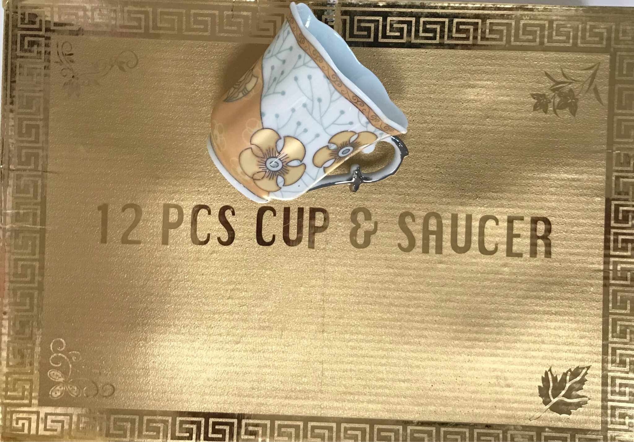 12 pcs cups & saucers gold box