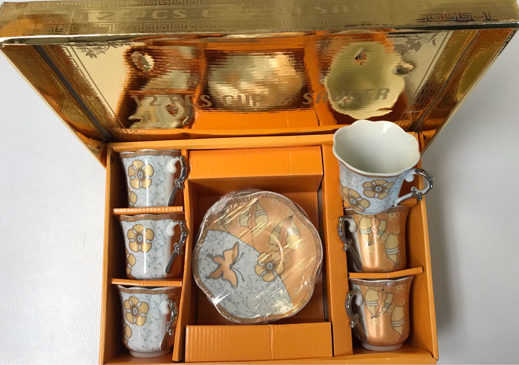 12 pcs cups & saucers gold box