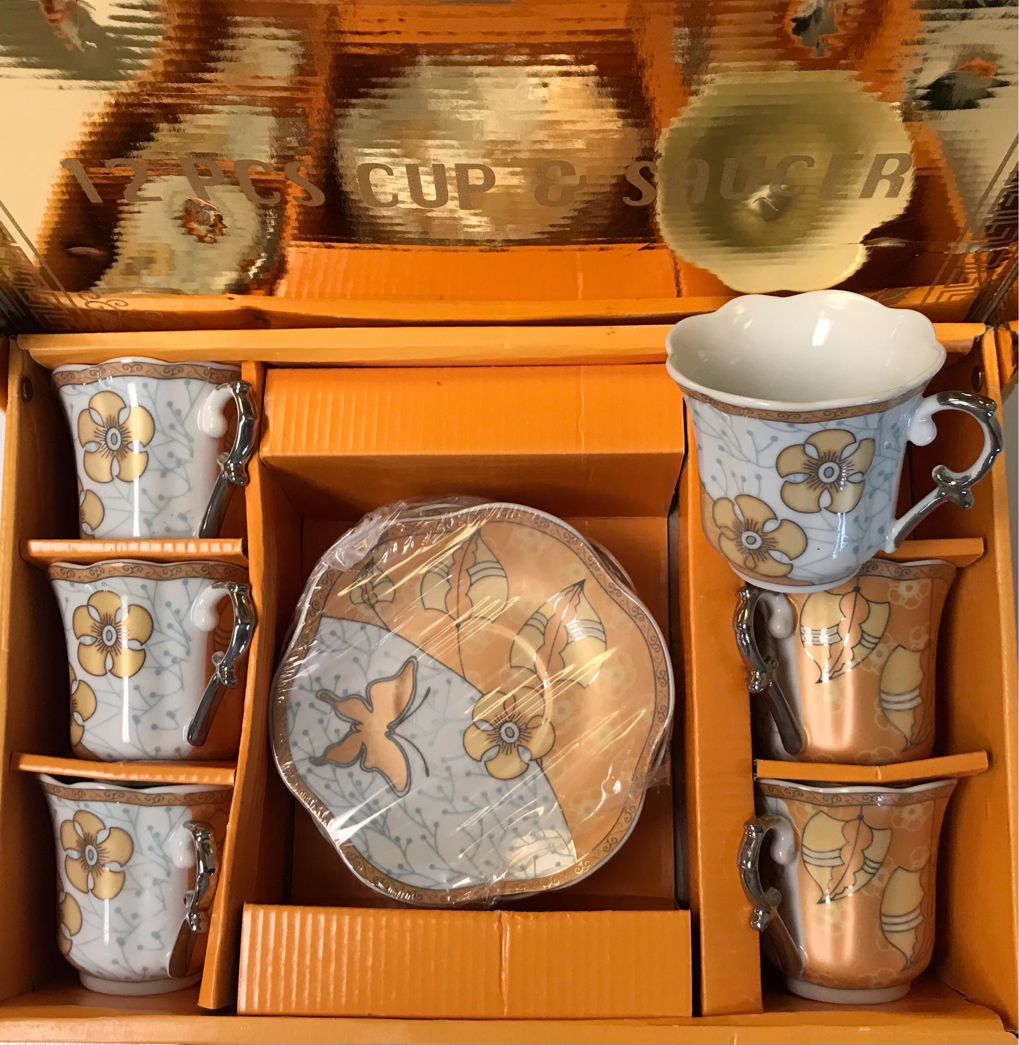 12 pcs cups & saucers gold box