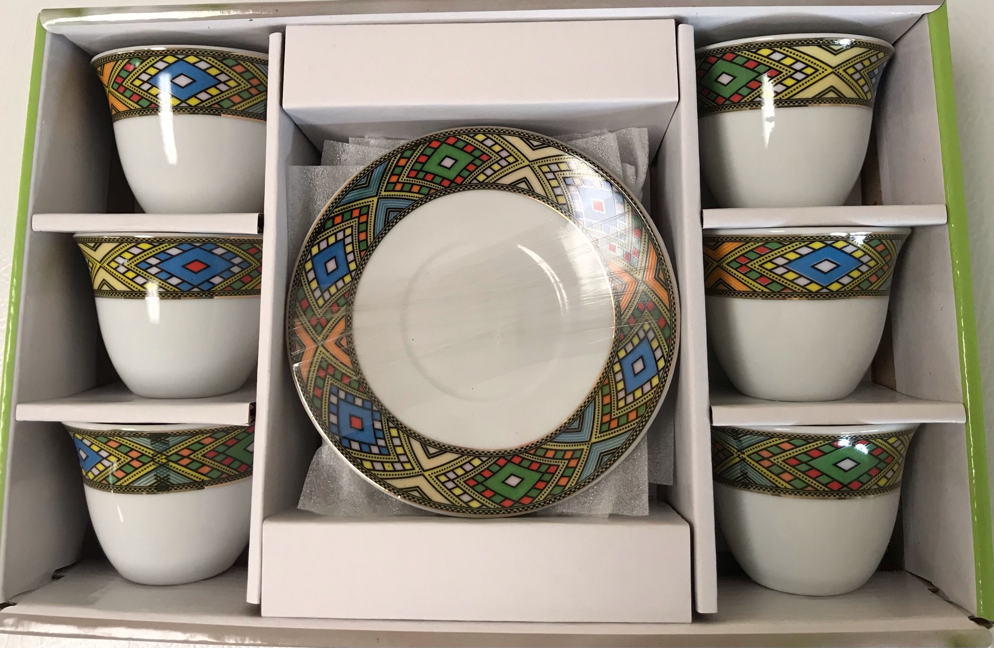 12 pcs coffee cups & saucers (Medium Diamond Tlet)